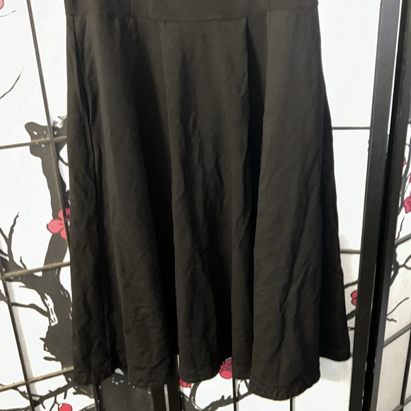 City chic little black dress with pockets - Picture 3 of 9